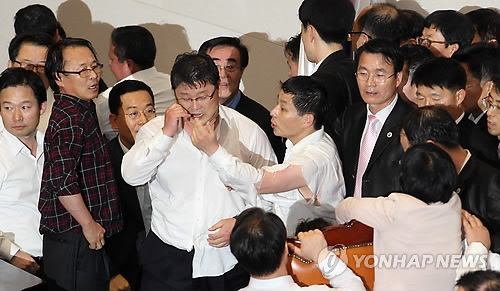 <이재오 "국회 난장판 의사 결정..객토해야"> - 2