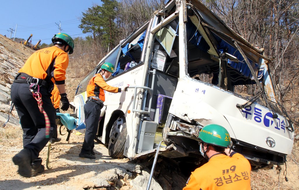 버스추락 사고 현장