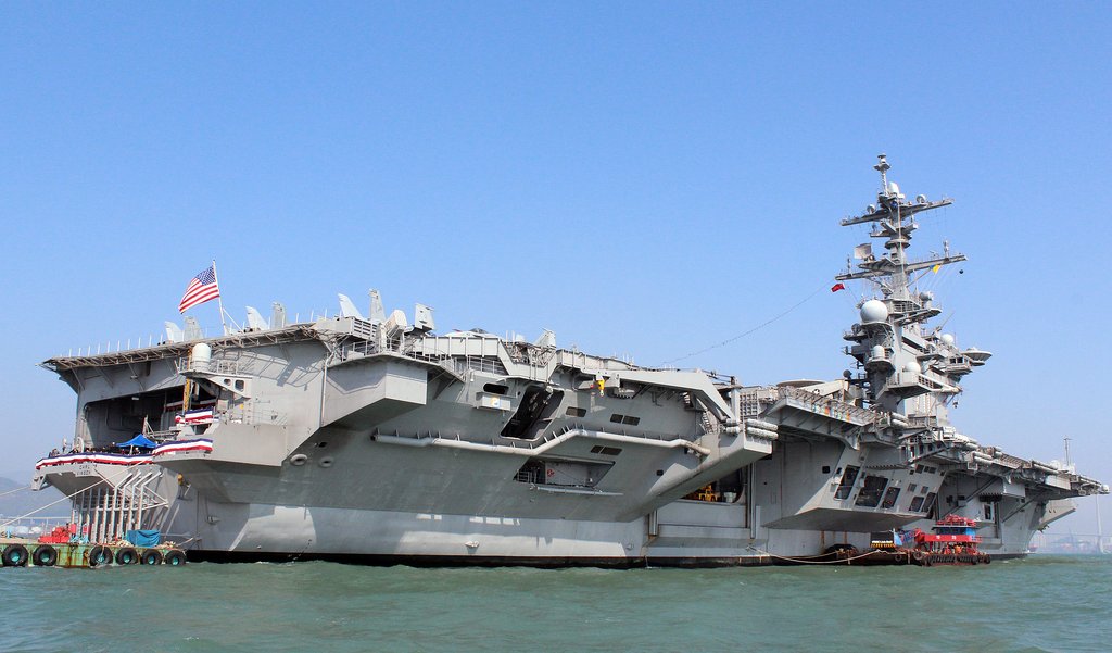 미국의 항공모함 칼 빈슨호가 지난 2011년 12월 27일 홍콩 란타우섬 인근 바다에 기항해 정박하고 있다. [연합뉴스 자료사진]