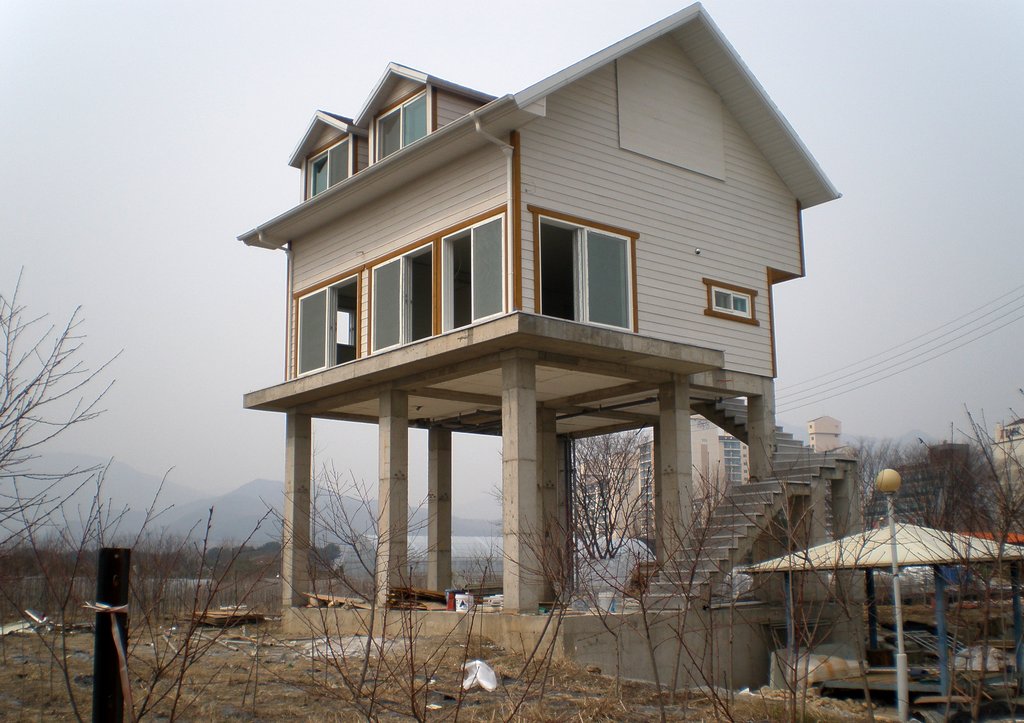 북한강변에 등장한 수상가옥형 주택