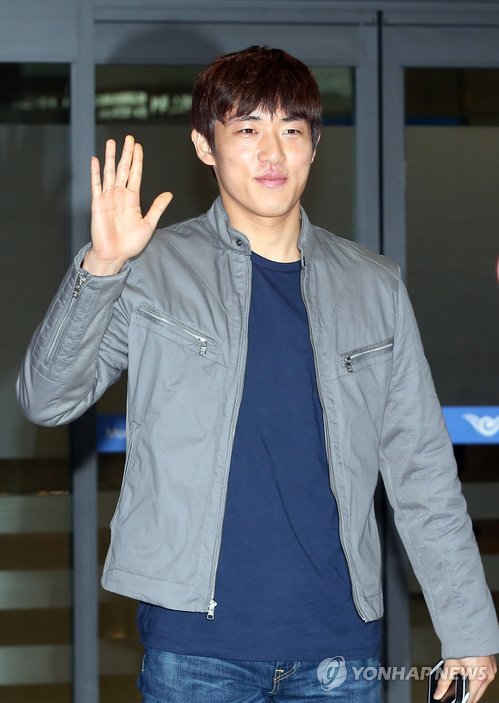 손 흔드는 윤석영