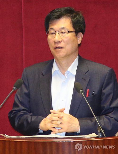 수사개입 논란 질문하는 신경민