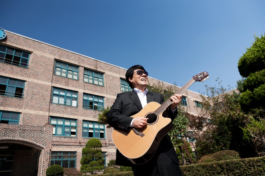 '노래하는 교장선생님' 아현산업정보학교 방승호 교장