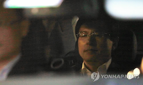 퇴근하는 황교안 법무부 장관