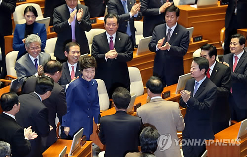 시정연설 입장하는 박 대통령
