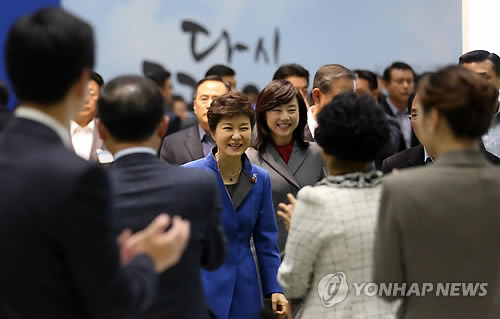 채용박람회 찾은 박 대통령