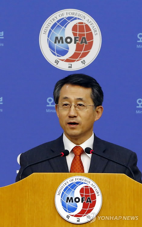 브리핑하는 조태영 외교부 대변인