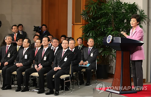신년 내외신 기자회견하는 박 대통령
