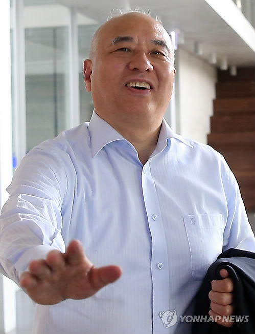 밝은 표정의 문창극 내정자