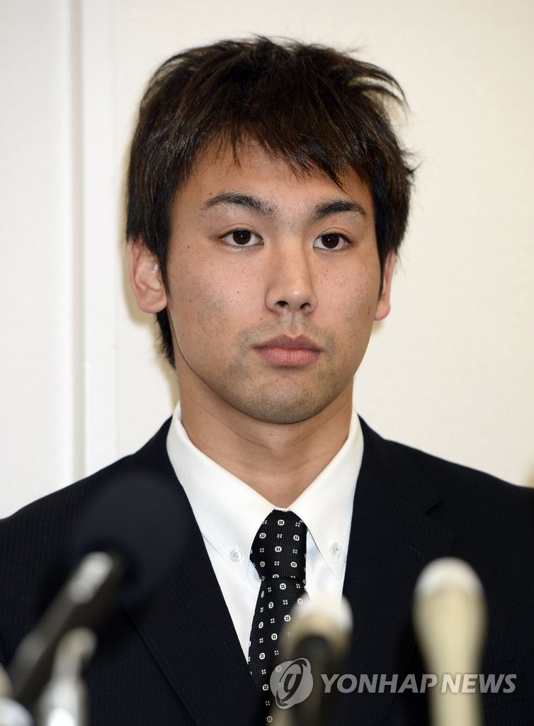 "카메라 훔치지 않았다"…일본 수영선수 변명 기자회견
