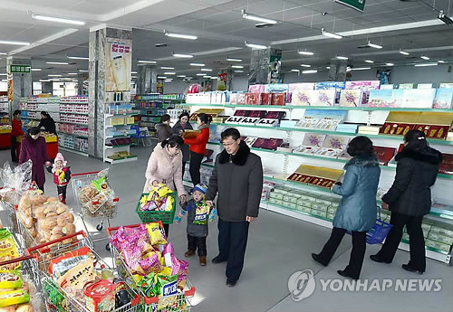 장 보는 북한 주민들
