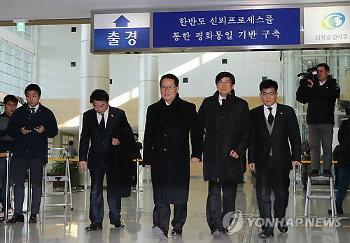 출경하는 박지원 의원 일행