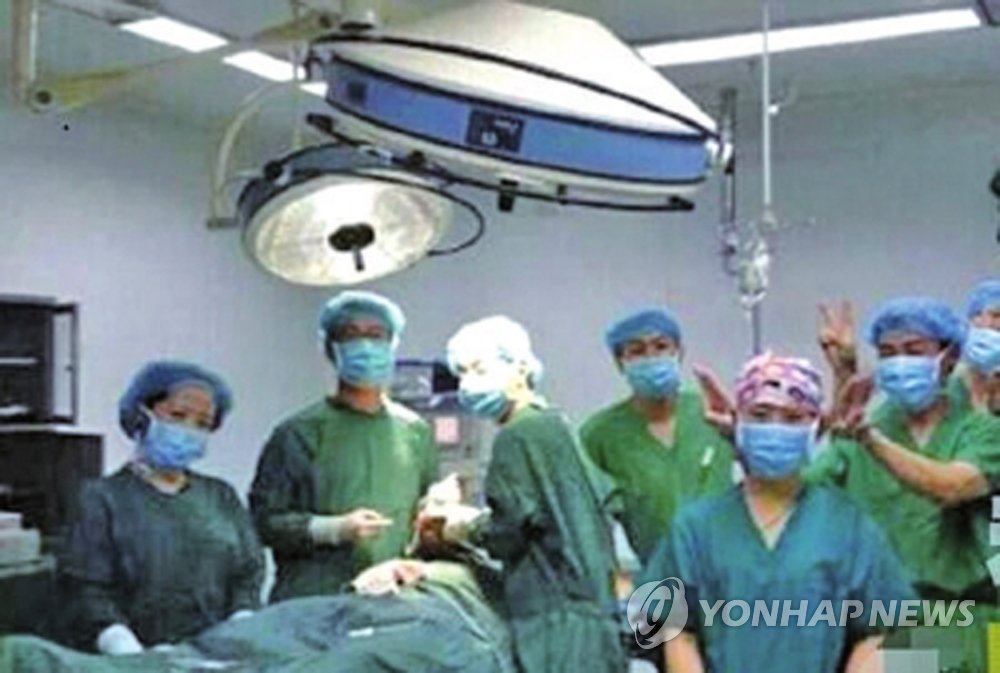 중국 누리꾼 논란 '수술 중 셀카'
