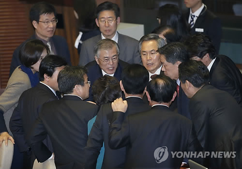임명동의안 가결 대화하는 새정치민주연합
