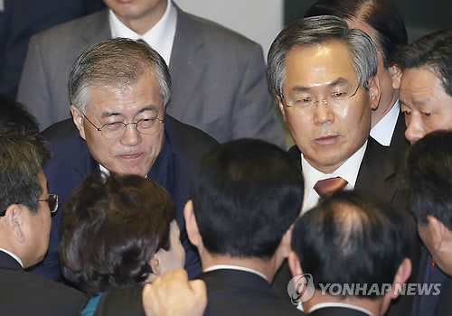 임명동의안 가결 대화하는 새정치민주연합