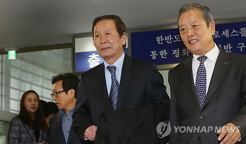 개성공단기협 회장단 출경