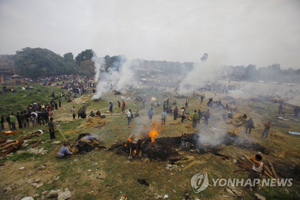 박타푸르는 거대한 화장장