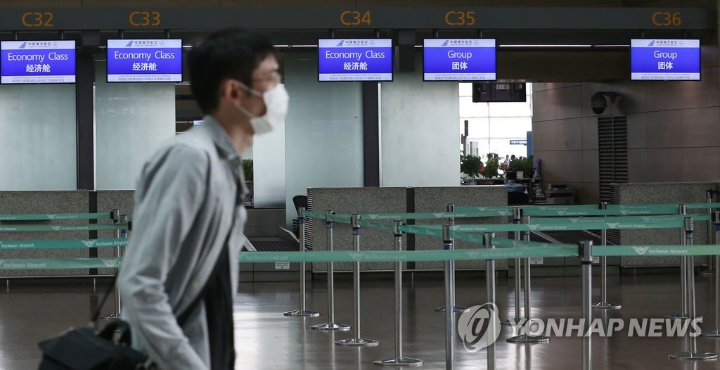 메르스 여파로 지난달 17일 인천국제공항 출국장 중국 남방항공 체크인 카운터가 한산한 모습을 보이고 있다.
