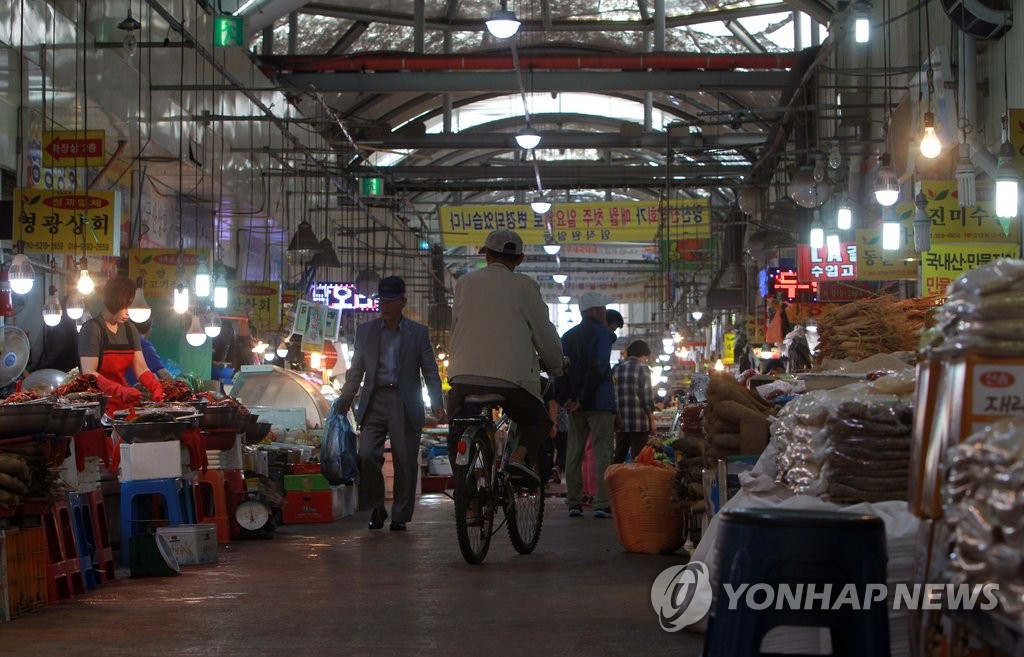 '메르스에 AI까지' 불황에 빠진 전통시장