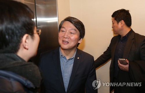 밝게 웃는 안철수 전 대표