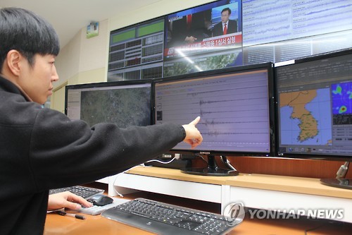 익산 지진 상황 분석하는 지질자원연구원 지진센터 연구원