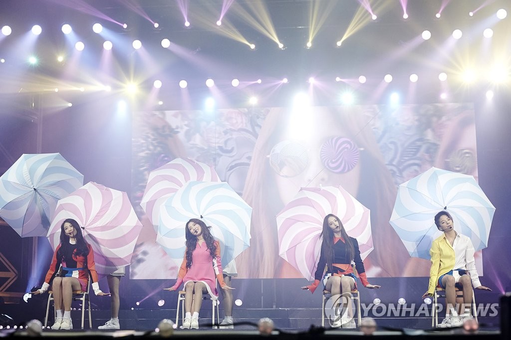 에프엑스, 데뷔 7년 만에 첫 단독 콘서트