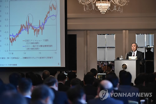 日銀총재 '금융완화에 한계없다'