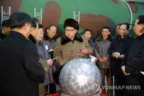 北, ICBM용 '원형 핵탄두 모형 추정' 사진 공개
