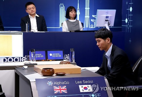 <세기의 대국> 눈 감은 이세돌, 186수만에 불계패