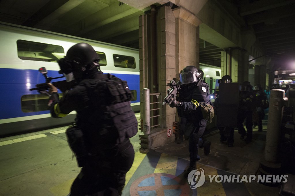 대테러 훈련 중인 프랑스 헌병특공대(GIGN)