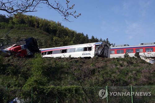 달리던 열차 탈선…처참한 사고 현장