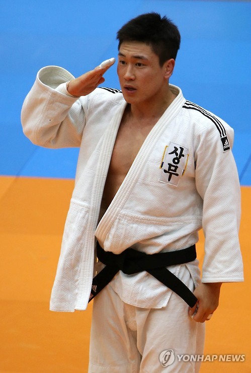 업어치기로 한판승한 이승수