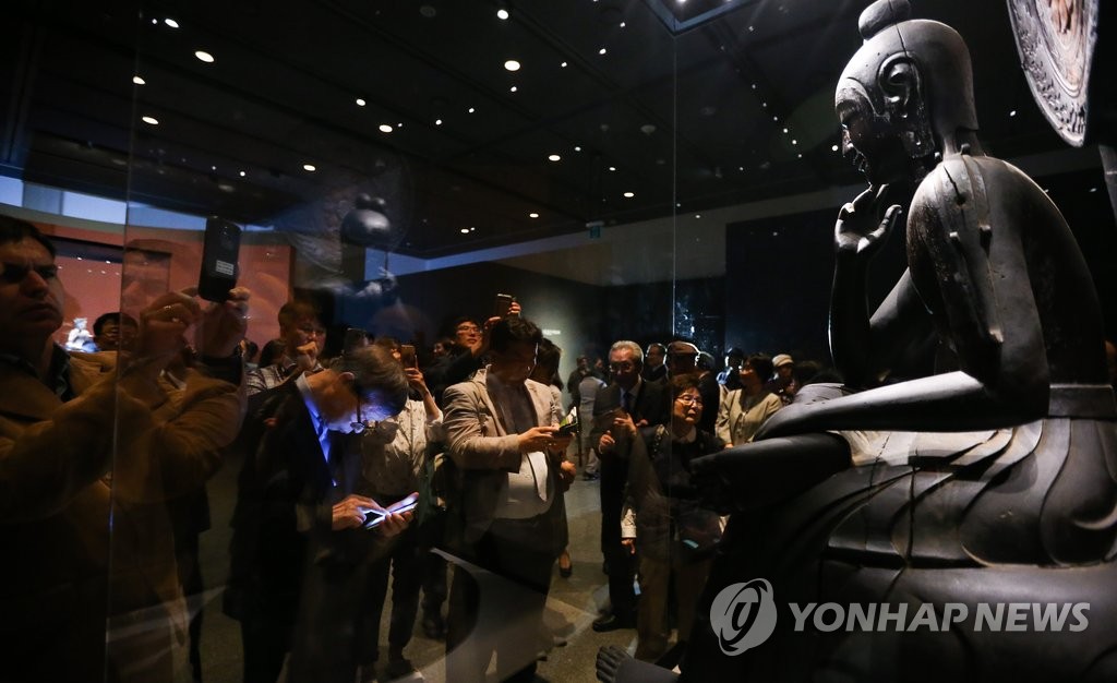 관심의 대상, 일본 반가사유상