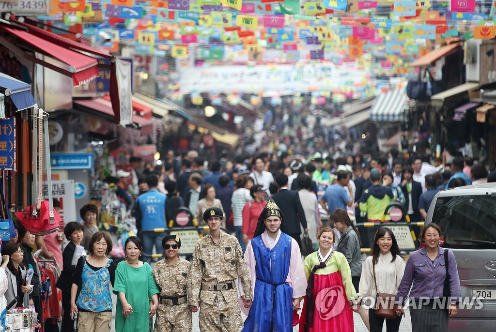 Namdaemun Market festival opens in Seoul