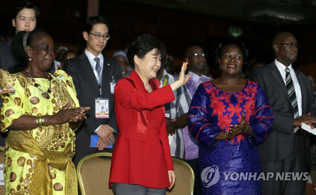 朴대통령, 우간다서 첫 새마을운동 교육원 개원식 참석 - 2