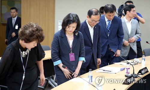 굳은 표정의 시도교육청 인사담당자