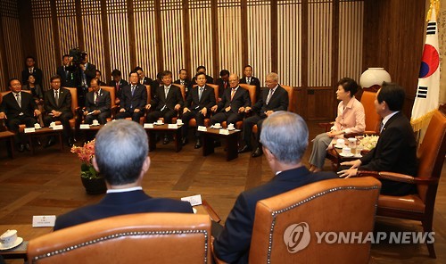박 대통령, 여야 지도부와 환담
