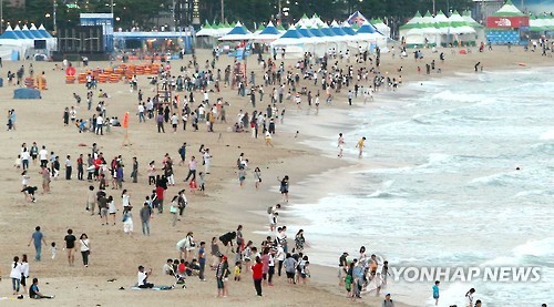 장마 소강 해운대 북적