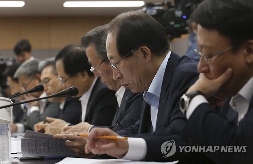 <브렉시트> 메모하는 참석자들