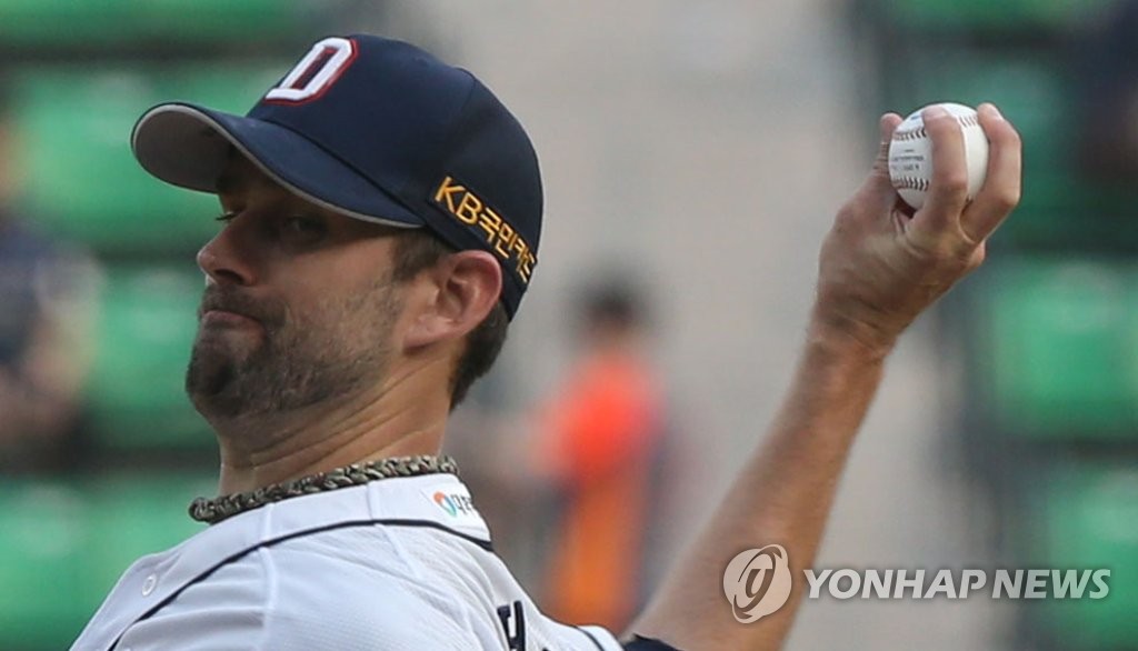 두산 선발 니퍼트 역투