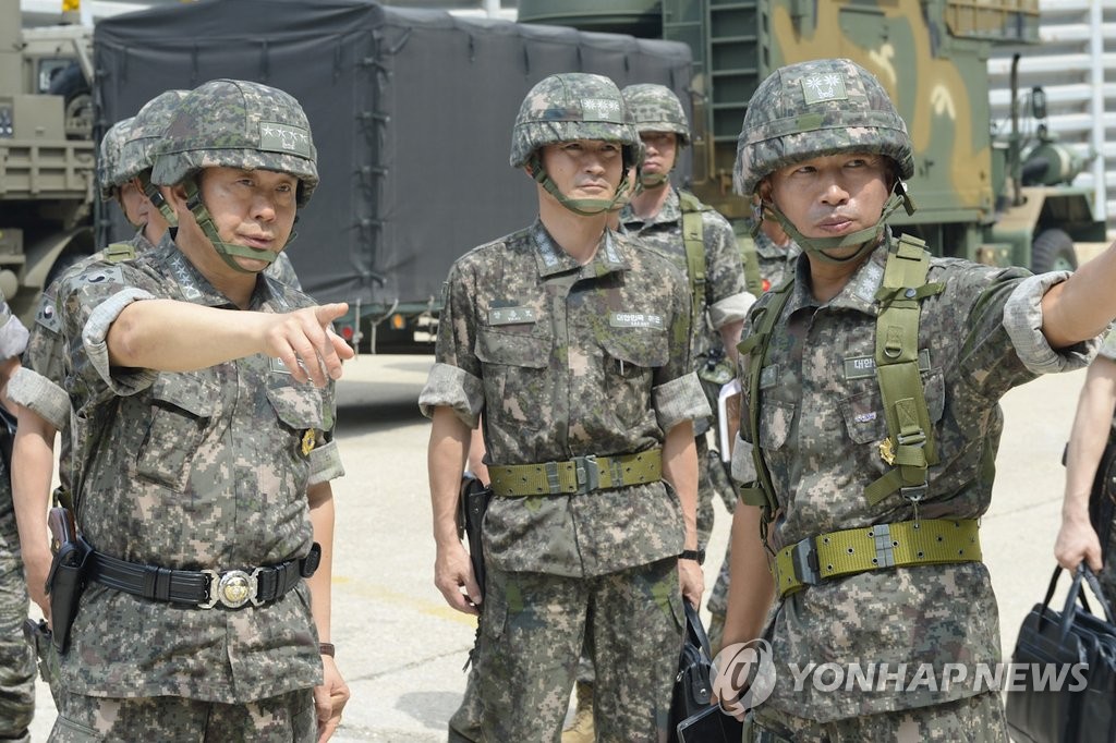정호섭 해군참모총장, 백령도 기지 방문