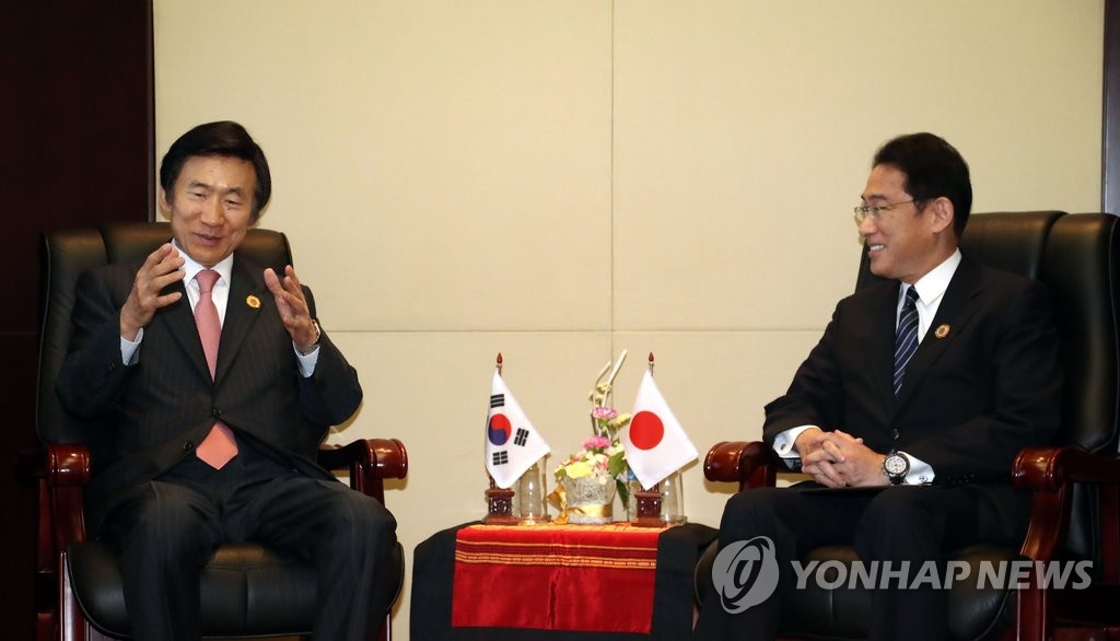 양자회담에서 만난 한국과 일본