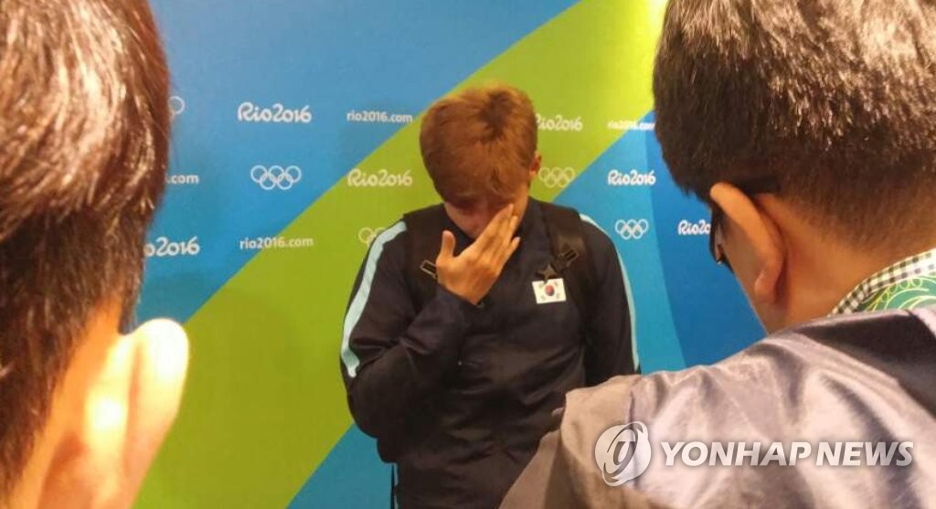 <올림픽> 믹스트존에서 눈물 흘리는 손흥민