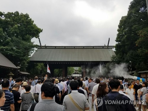야스쿠니 신사 참배 행렬