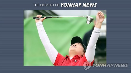 <올림픽> 116년만의 금메달 (리우데자네이루=연합뉴스) 김도훈 기자 = 2016 리우하계올림픽 여자골프 4라운드 경기에서 한국의 박인비가 금메달이 확정된 뒤 환호하고 있다. 2016.8.21 << THE MOMENT >> superdoo82@yna.co.kr