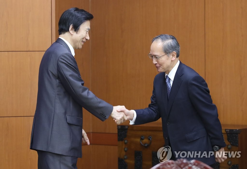 윤병세 외교장관 예방한 나가미네 주한일본대사