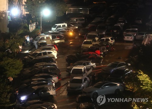 <태풍 차바> 아수라장 된 아파트 단지