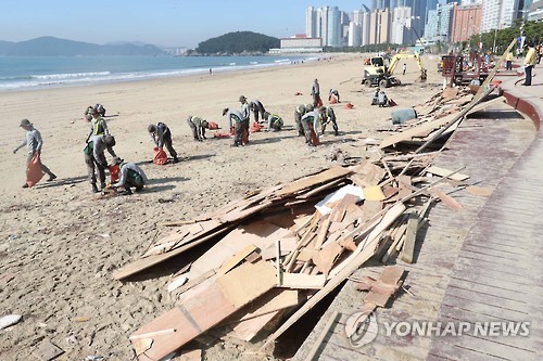 <태풍 차바> 군장병 해운대 복구 지원