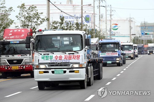 화물연대 파업 이틀째 군 수송차량 투입