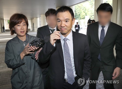 법정 향하는 김정주 NXC 회장